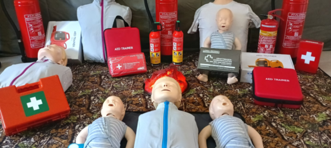 Trainingsmaterial Servare Vitas: Übungspuppen, AED-Trainer, Feuerlöscher und Erste-Hilfe-Ausstattung